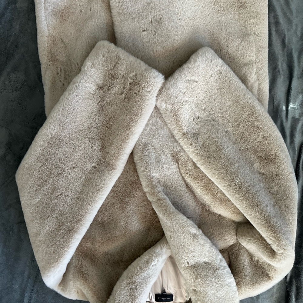 MAJORELLE Soft Beige Teddy Jacket - Picture 4 of 7